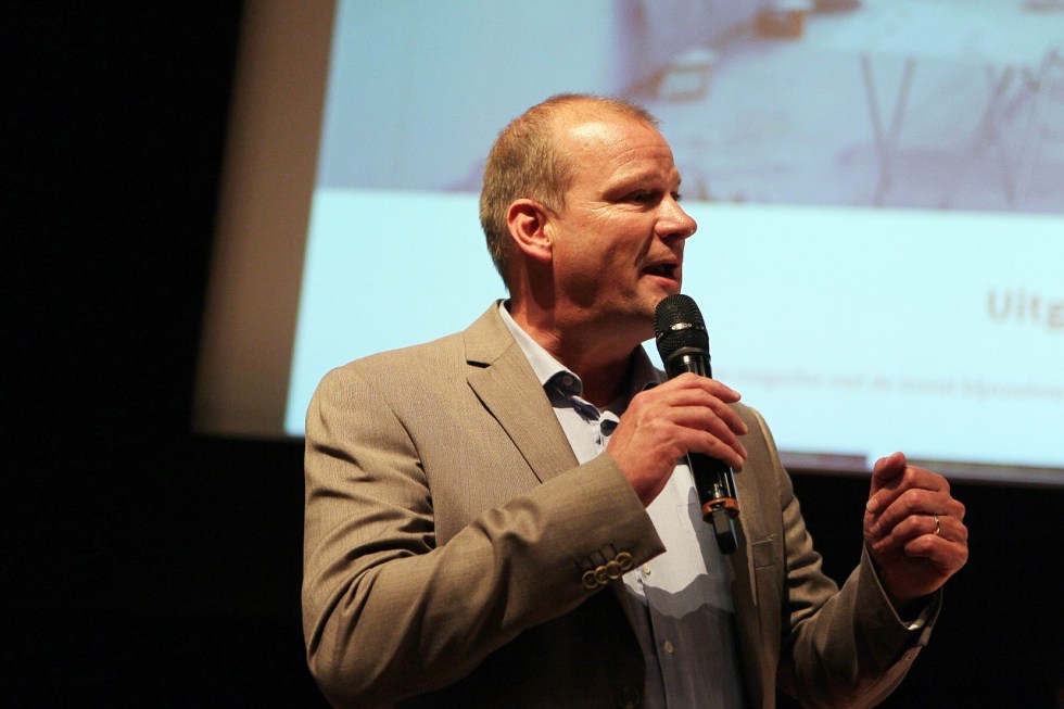 speaker-1321670_1280